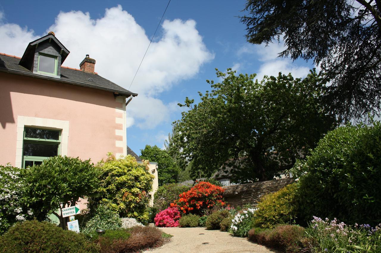 Chambres D'Hotes Du Chalet De Caharet Pipriac Exterior photo